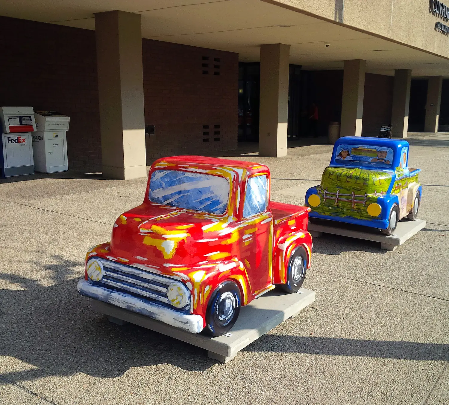 obra de arte del centro de Bakersfield